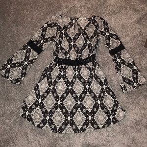 Black and White Bell Bottom Sleeve Dress